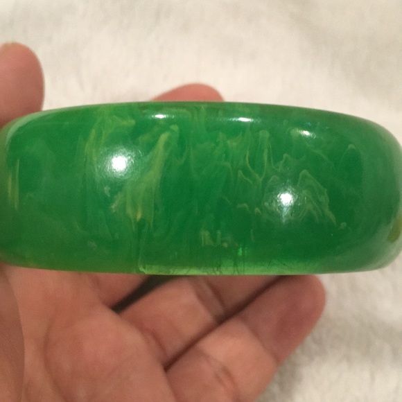 Vintage Butterscotch and  Green Bakelite Earrings and Bangle Bracelet Lot - Picture 7 of 8